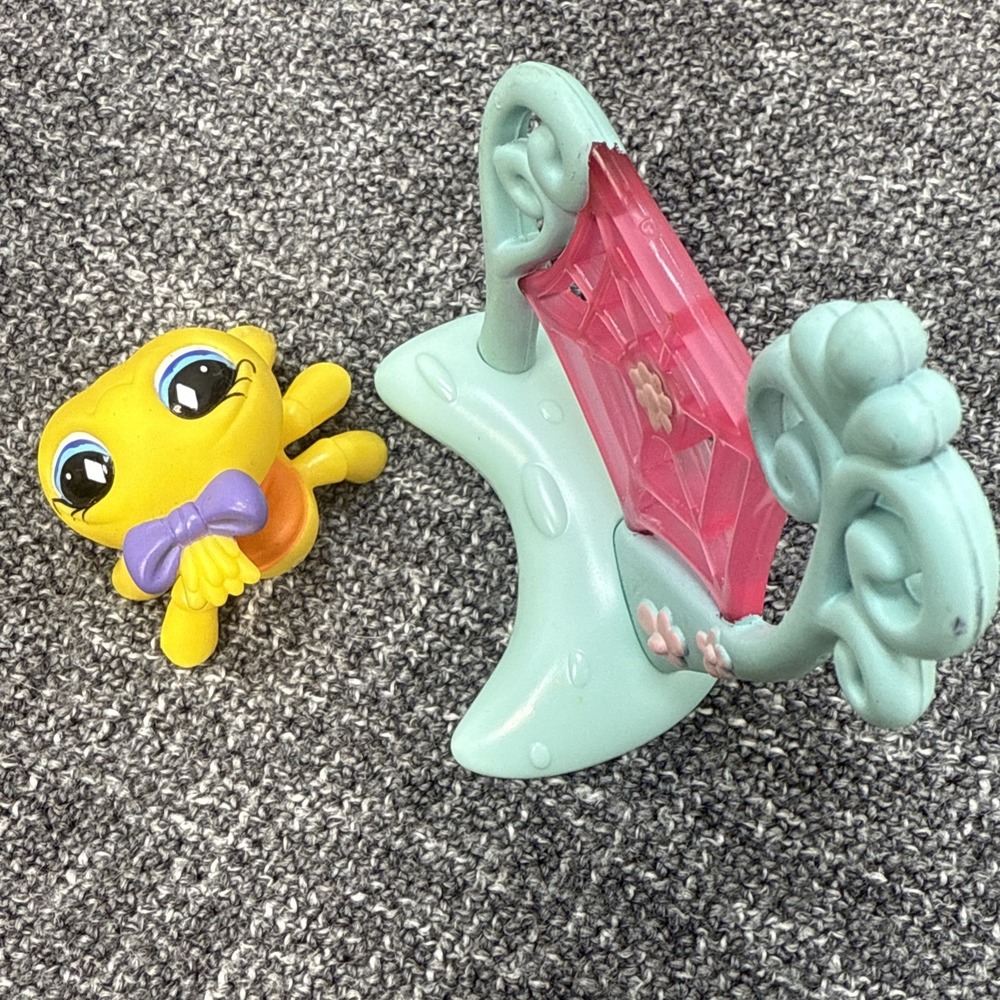 Littlest Pet Shop Spider Yellow Diamond Eyes #593 with Spiderweb Authentic LPS - Picture 4 of 11